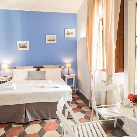 The Spanish Campo De' Fiori Couette-café 3*