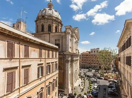 The Spanish Campo De' Fiori Couette-café